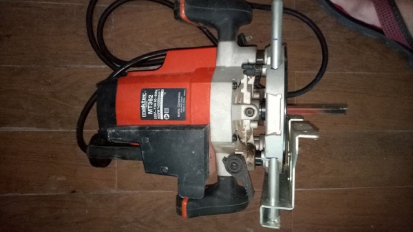 ขายเครื่องเซาะร่องไม้ (Reuter) Maktec ขายเครื่องเซาะร่องไม้ (Reuter) Maktec