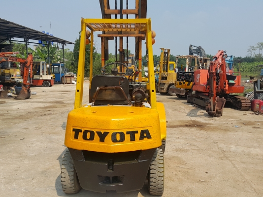 รถฟอร์คลิฟต์ TOYOTA 2FD25 รถเก่านอกนำเข้า ยังไม่เคยใช้งานในไทย ยก 2.5 ตัน เสาสูง 3 เมตร งากระดก ยกเท ล้อหน้าคู่ เครื่อง 2J พร้อมใช้งาน มีเอกสารใบอินวอยซ์ มี VDO การทำงานให้ชม