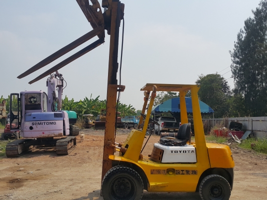 รถฟอร์คลิฟต์ TOYOTA 2FD25 รถเก่านอกนำเข้า ยังไม่เคยใช้งานในไทย ยก 2.5 ตัน เสาสูง 3 เมตร งากระดก ยกเท ล้อหน้าคู่ เครื่อง 2J พร้อมใช้งาน มีเอกสารใบอินวอยซ์ มี VDO การทำงานให้ชม