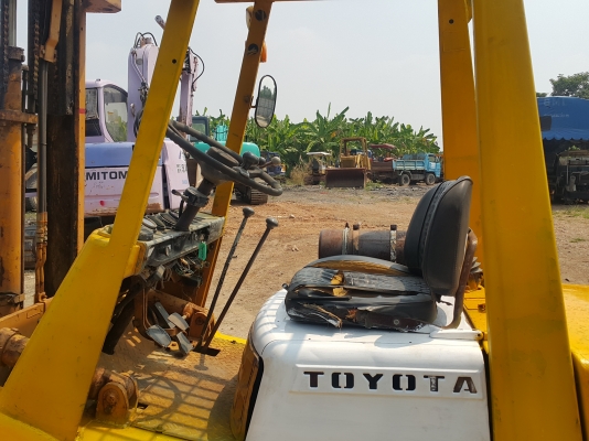 รถฟอร์คลิฟต์ TOYOTA 2FD25 รถเก่านอกนำเข้า ยังไม่เคยใช้งานในไทย ยก 2.5 ตัน เสาสูง 3 เมตร งากระดก ยกเท ล้อหน้าคู่ เครื่อง 2J พร้อมใช้งาน มีเอกสารใบอินวอยซ์ มี VDO การทำงานให้ชม