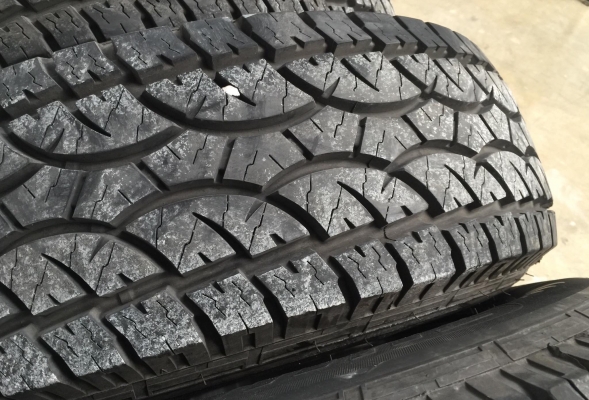 ขายถูกๆถอดจากรถยกชุด ล้อยางAT ดอกเต็มมากน้องยางใหม่