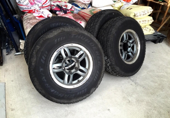 ขายถูกๆถอดจากรถยกชุด ล้อยางAT ดอกเต็มมากน้องยางใหม่