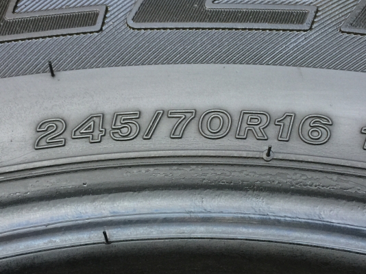 ยาง Bridgestone 245 70 16 ปลายปี17 มีให้เลือก5ชุด ดอกเต็ม เนื้อนิ่มๆ ใช้ยาว ราคาไม่แพง ยาง Bridgestone 245 70 16 ปลายปี17 มีให้เลือก5ชุด ดอกเต็ม เนื้อนิ่มๆ ใช้ยาว ราคาไม่แพง