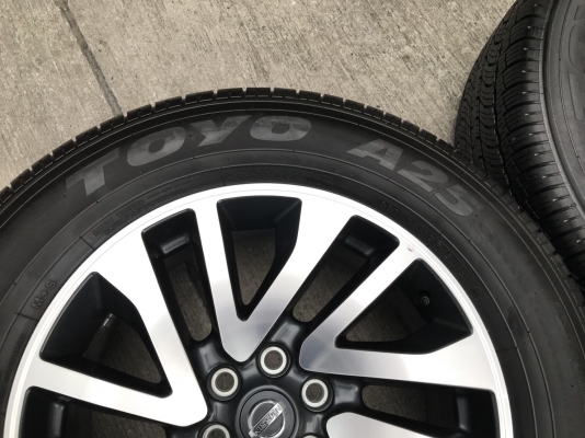 ล้อแม็กป้ายแดง Nissan Navara Caliber NP300 ขอบ 18 พร้อมยาง 255-60-18 ปี 17 สวยกริ๊บ