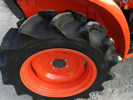 ขายคูโบต้า L3208SP 4 WD จดทะเบียน ก.ย.2558  ทำงาน 288 ชั่วโมง พร้อมที่ตัดหญ้าใหม่  สีเดิมๆสภาพเดิมๆ 100\%  ราคา 288000 บาท..0856511968