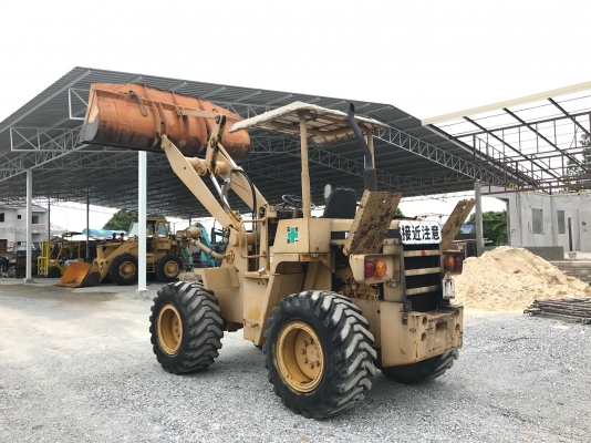 ขายรถตักKOMATSUรุ่น507นำเข้าญี่ปุ่นไม่เคยใช้งานในไทย เอวอ่อน  เครื่องดีเซล4สูบ สภาพดีพร้อมใช้งาน 081-8302909 จิรโรจน์ Line  :  jiraroj2909