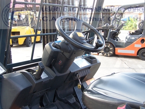 ขาย รถโฟล์คลิฟท์ TOYOTA รุ่น 7-FD20