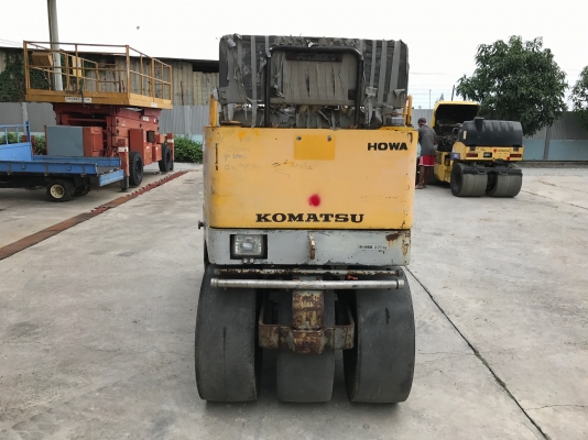 ขายรถบดล้อยางKOMATSUรุ่นJW30-1นำเข้าจากญี่ปุ่น ไม่เคยใช้งานในไทย มีเอกสารพร้อมจดทะเบียน  ล้อยาง7เส้น เครื่องยนต์ดีเซลคูโบต้า3สูบ สภาพดีพร้อมใช้งานขาย125000ลดเหลือ100000LINE: jiraroj2909