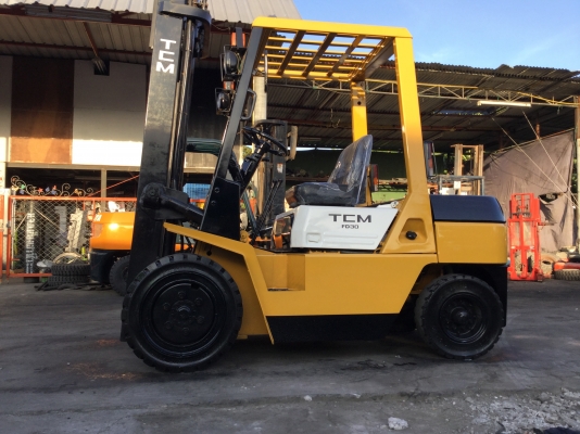 ขาย โฟรคลิฟท์ ทีซีเอ็ม ดีเซล 3 ตันเสา 4 เมตรเ