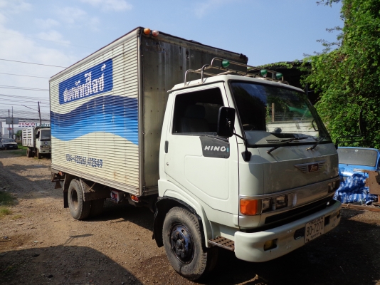 หัว HINO ฃุปเปอร์เสี่ย สีเดิมๆสวยจัดอุปกรณ์ครบ คันเกียร์ สายเกียร์ ขาหน้า ขาหลัง กันชน กรองหลังเก๋ง 
