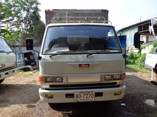 หัว HINO ฃุปเปอร์เสี่ย สีเดิมๆสวยจัดอุปกรณ์ครบ คันเกียร์ สายเกียร์ ขาหน้า ขาหลัง กันชน กรองหลังเก๋ง 