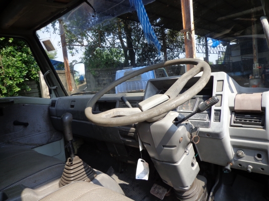 หัว HINO ฃุปเปอร์เสี่ย สีเดิมๆสวยจัดอุปกรณ์ครบ คันเกียร์ สายเกียร์ ขาหน้า ขาหลัง กันชน กรองหลังเก๋ง 
