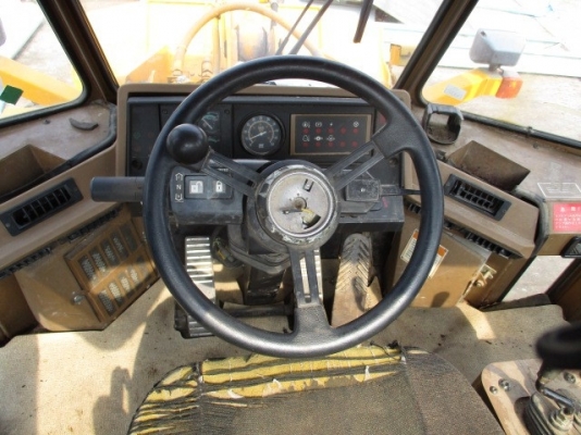 ขายโล๊ะสต๊อค รถตัก CAT 924F 2คิว รถเสร็จจากงานเช่า เครื่อง เกียร์ ปั้มดี บอดี้เอาไปเคาะทำสีหน่อย ถูกๆคุ้มๆ โทร. 092-929-9942 ธีรเทพ