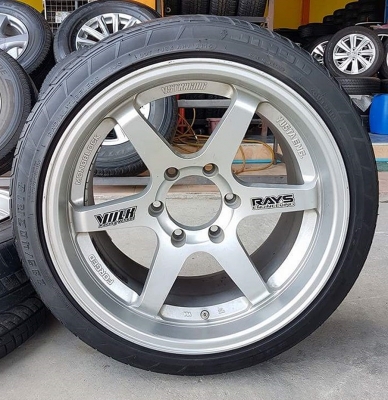 ล้อมือ2 TE37 ขอบ18 กว้าง9.5 6รู139 พร้อมยาง 2 ล้อ