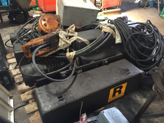 ขายรอกลิฟท์ไฟฟ้า มิตซูบิชิ type R ขนาด3ตันและ 2ตัน : 2ตันราคา 60,000 บาท :3ตันราคา 80,000บาท ใช้งานได้เลยครับ ถอดมาจากโรงงาน