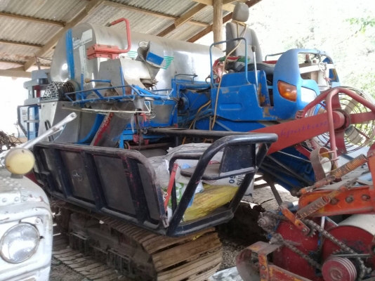 ขายรถเกี่ยวข้าวสักสยาม พร้อมรถลากหน้ายาว ขายรถเกี่ยวข้าวสักสยาม พร้อมรถลากหน้ายาว