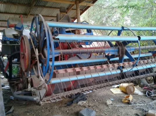 ขายรถเกี่ยวข้าวสักสยาม พร้อมรถลากหน้ายาว ขายรถเกี่ยวข้าวสักสยาม พร้อมรถลากหน้ายาว