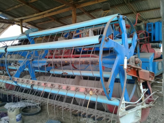 ขายรถเกี่ยวข้าวสักสยาม พร้อมรถลากหน้ายาว ขายรถเกี่ยวข้าวสักสยาม พร้อมรถลากหน้ายาว