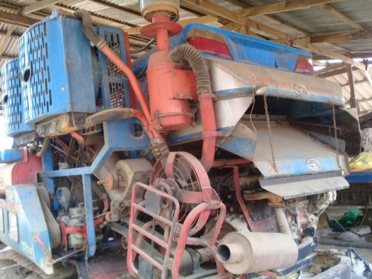 ขายรถเกี่ยวข้าวสักสยาม พร้อมรถลากหน้ายาว ขายรถเกี่ยวข้าวสักสยาม พร้อมรถลากหน้ายาว