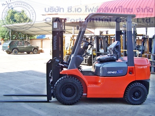 ขาย รถโฟล์คลิฟท์ TOYOTA รุ่น 7-FDF25