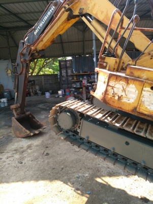 ขอบคุณลูกค้าจาก อ.บ้านกรวด รับรถไปลงงานแล้ว รถแบคโฮ MITSUBISHI MRX35 รถเก่านอกนำเข้า ยังไม่เคยใช้งานในไทย เครื่องดี ปั๊มแรง มีตัวสับคอนโทล สภาพพร้อมใช้งาน มีเอกสารใบอินวอยซ์