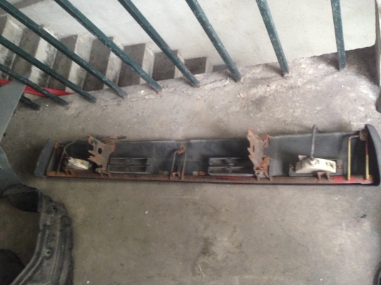 กันชนหน้า nissan big-m 2000บาท