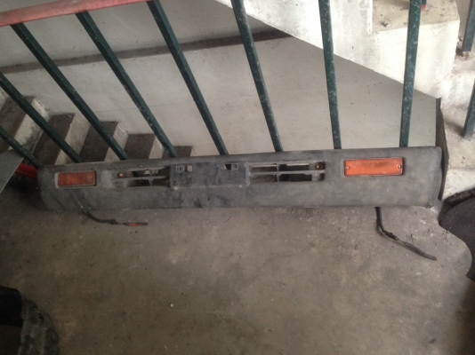 กันชนหน้า nissan big-m 2000บาท