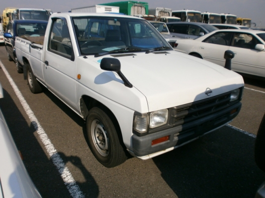 กันชนหน้า nissan big-m 2000บาท