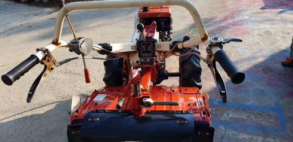 รถพรวนดินดีเซล 8 แรง รหัสสินค้า i1 - 11 พร้อมใช้งาน