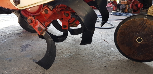 รถพรวนดินดีเซล 8 แรง รหัสสินค้า i1 - 11 พร้อมใช้งาน