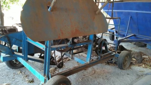 เครื่องสีมัน