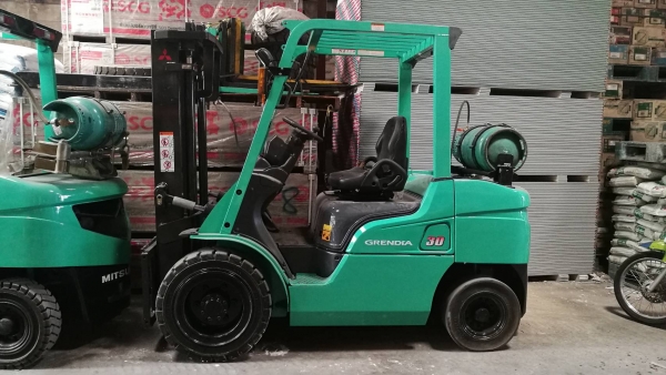 โฟล์คลิฟท์ มิตซู 3 ตัน เสา3เมตร เกียร์ออโต้