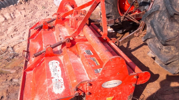 ขายรถไถL4508สถาพนางฟ้า เครื่องดีเดิมไม่เคยแกะไฮโลลิกแจ๋วๆดันหน้าผานหลังไม่มีตกสภาพพร้อมลุยงาน