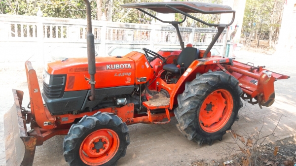 ขายรถไถL4508สถาพนางฟ้า เครื่องดีเดิมไม่เคยแกะไฮโลลิกแจ๋วๆดันหน้าผานหลังไม่มีตกสภาพพร้อมลุยงาน