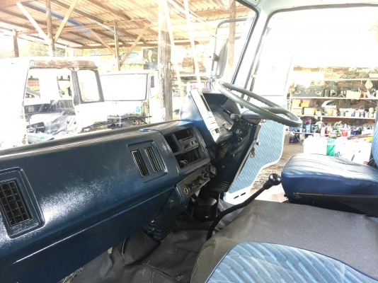 ขาย หัวสิบล้อ ISUZU  ร็อคกี้ สีใหม่ มีขาดีดหน้า-ขาคำ้หลัง สภาพสวยๆ