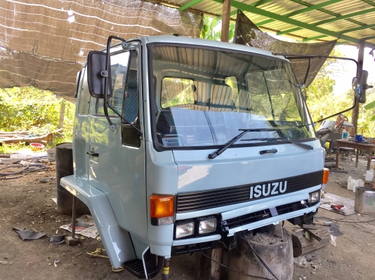 ขาย หัวสิบล้อ ISUZU  ร็อคกี้ สีใหม่ มีขาดีดหน้า-ขาคำ้หลัง สภาพสวยๆ