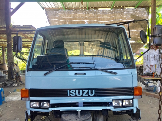 ขาย หัวสิบล้อ ISUZU  ร็อคกี้ สีใหม่ มีขาดีดหน้า-ขาคำ้หลัง สภาพสวยๆ