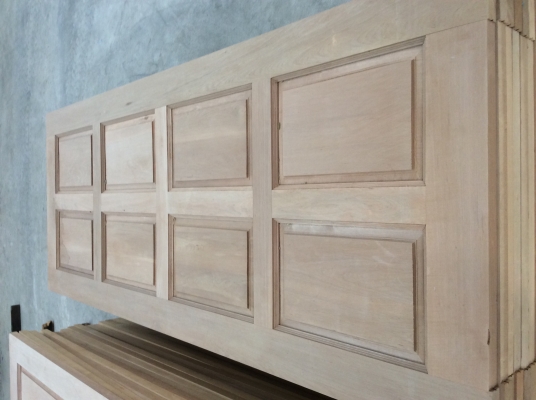 ขายประตูไม้จริงไม้ตะแบกหนา32มิลเต็มไม้จากลาวแท้ราคาส่งมี200บาน0823240287