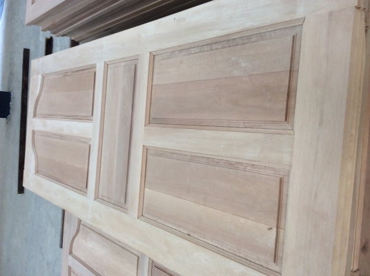 ขายประตูไม้จริงไม้ตะแบกหนา32มิลเต็มไม้จากลาวแท้ราคาส่งมี200บาน0823240287