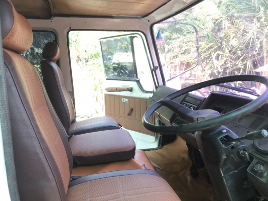 ขาย หัวสิบล้อ HINO F18. สีใหม่สวยๆ มีขาดีดหน้า-ขาคำ้หลัง ครบ พร้อมใช้