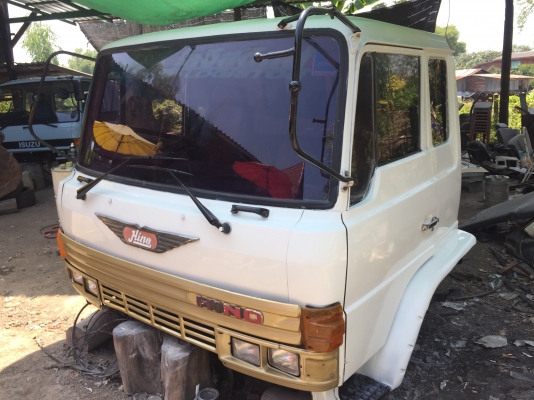 ขาย หัวสิบล้อ HINO F18. สีใหม่สวยๆ มีขาดีดหน้า-ขาคำ้หลัง ครบ พร้อมใช้
