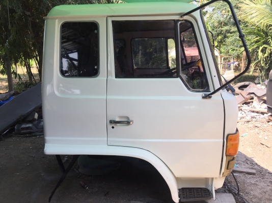 ขาย หัวสิบล้อ HINO F18. สีใหม่สวยๆ มีขาดีดหน้า-ขาคำ้หลัง ครบ พร้อมใช้