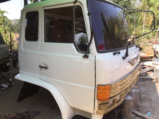 ขาย หัวสิบล้อ HINO F18. สีใหม่สวยๆ มีขาดีดหน้า-ขาคำ้หลัง ครบ พร้อมใช้