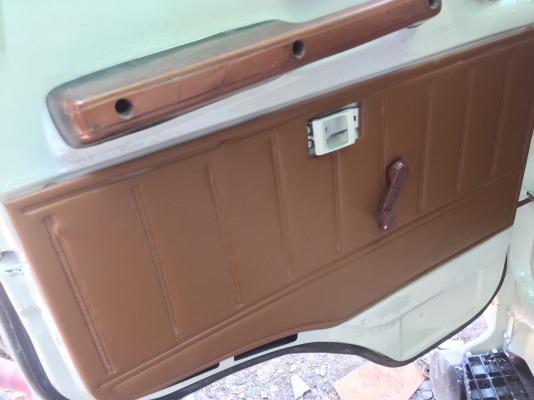 ขาย หัวสิบล้อ HINO F18. สีใหม่สวยๆ มีขาดีดหน้า-ขาคำ้หลัง ครบ พร้อมใช้