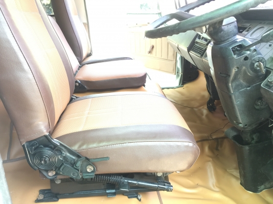 ขาย หัวสิบล้อ HINO F18. สีใหม่สวยๆ มีขาดีดหน้า-ขาคำ้หลัง ครบ พร้อมใช้