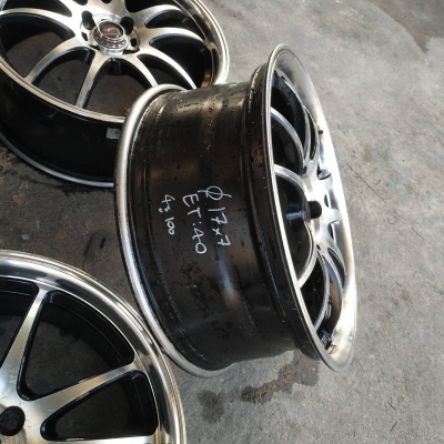 ขอบ17นิ้ว4รู100 ชุดนี้สมบูรณ์พร้อมใช้ ราคา 3900 บาท