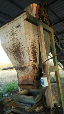 ขายเครื่องอัดอิฐบล๊อก260,000พร้อมใช้งานสยใจโทร0895770265อัดได้ครั้งล่ะ4ก้อน