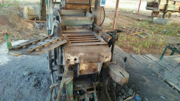 ขายเครื่องอัดอิฐบล๊อก260,000พร้อมใช้งานสยใจโทร0895770265อัดได้ครั้งล่ะ4ก้อน