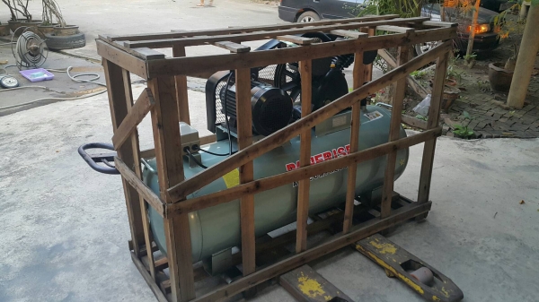 ขาย ปั๊มลม 300ลิตร 5แรง ขาย ปั๊มลม 300ลิตร 5แรง