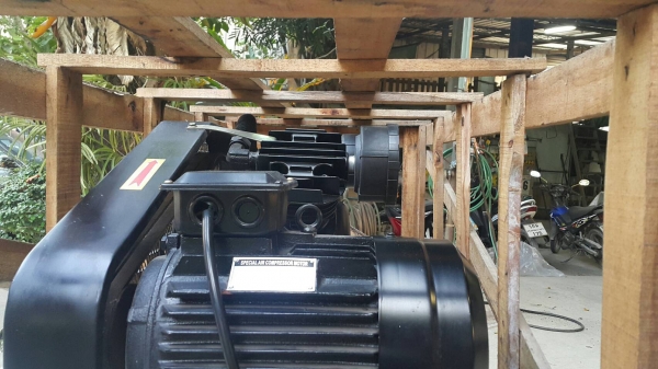 ขาย ปั๊มลม 300ลิตร 5แรง ขาย ปั๊มลม 300ลิตร 5แรง